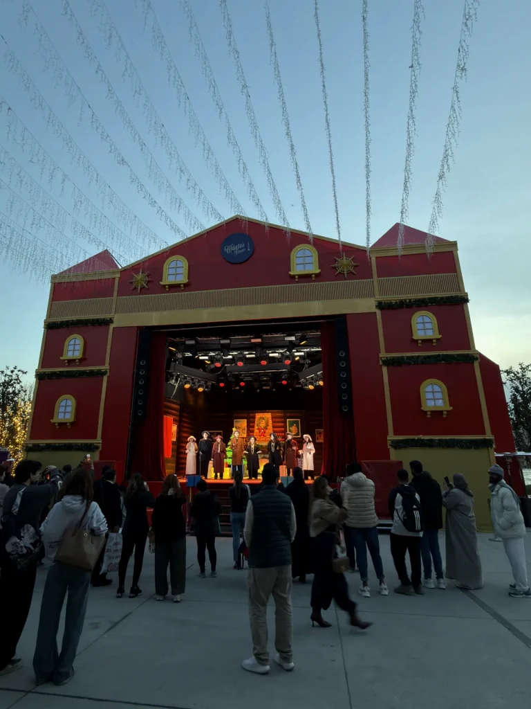 Sahne yapısı içinde performans — Rixos Tersane Winter Town